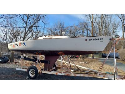 1989 J Boat J22 sailboat for sale in Wisconsin