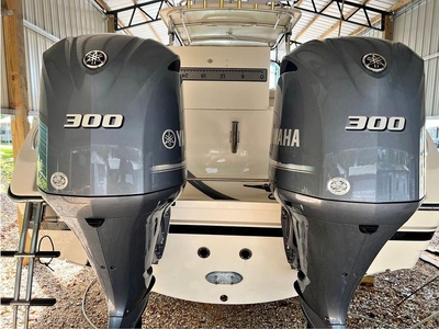 2004 Pursuit 3070 Offshore powerboat for sale in Florida