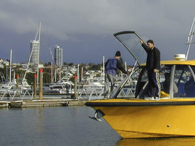 Water taxi - LOMOcean Design - inboard waterjet