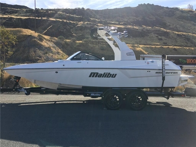 2017 Malibu Wakesetter 22 MXZ**clean boat, monster wave**