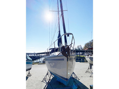 2004 Catalina 320 sailboat for sale in Maryland