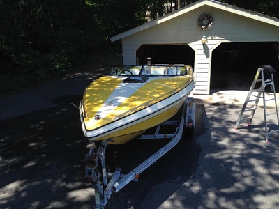 1989 Checkmate Maxxum 229 powerboat for sale in Rhode Island