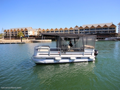 SUN TRACKER PARTY BARGE 18 *** PRICE REDUCTION *** $ 34,990 ***
