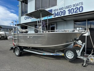 Brooker 510 Centre Console - 2023 100 HP 4 stroke showing just 83 hours