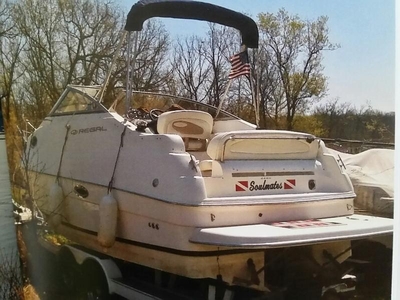 2004 Regal 2465 Commodore powerboat for sale in Missouri