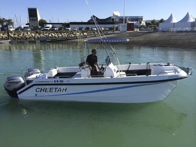 Center console catamaran - Cheetah VI - Cheetah Marine - outboard / twin-engine / sport-fishing