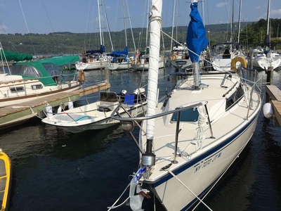 1987 O'Day 272 Winged Keel sailboat for sale in New York