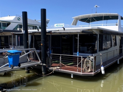IMMACULATE CONDITION 3BED TWO DECKED HOUSEBOAT