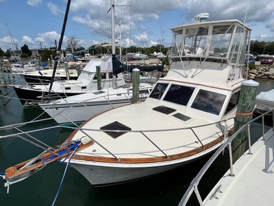 1975 Egg Harbor 33 Ft Convertible powerboat for sale in Connecticut