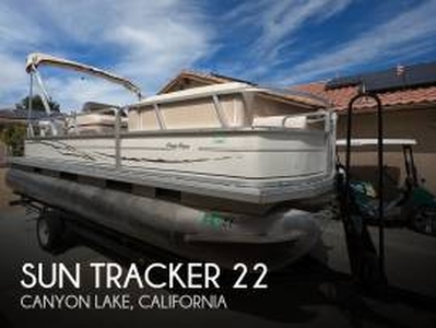 2004, Sun Tracker, Party Barge 22
