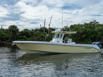 2010 Everglades 32' 320CC