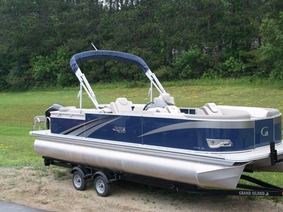 New 26 Ft Pontoon Boat With 115 Hp And Trailer