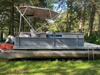 Leisure Island Pontoon 20' Boat Located In Elk River, MN -