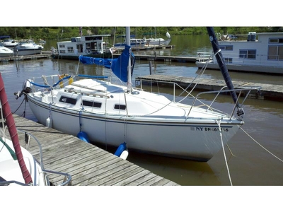 1984 Catalina 25 pop top sailboat for sale in Vermont