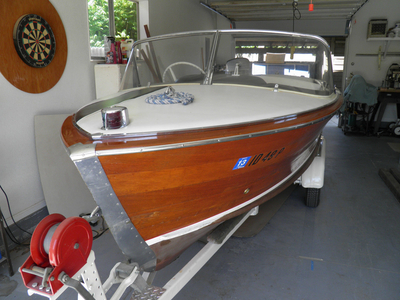 Century Mahogany-planked Inboard Powered By Ford.