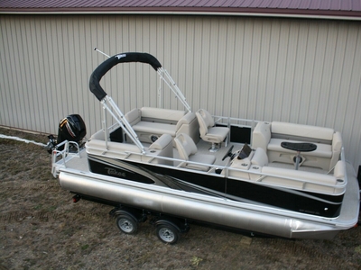 New 20 Ft Pontoon Boat With 60 Hp Motor And Trailer ---New