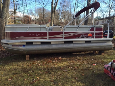 Sun Tracker PARTYBARGE 22DLX