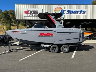 2022 Malibu Boats M220