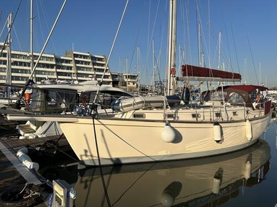 For Sale: 1986 Island Packet 38