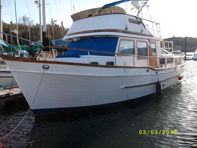 1981 UNIVERSAL 36 TRI CABIN powerboat for sale in Washington