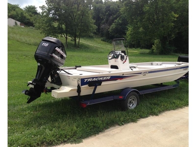 2011 Tracker 2072 grizzly cc powerboat for sale in Illinois