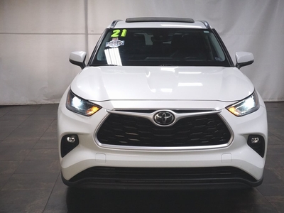 2021 Toyota Highlander XLE in Youngstown, OH