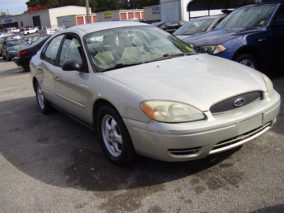 2005 Ford Taurus SE in Eastman, GA