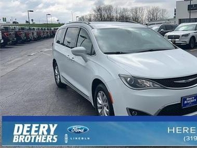 2018 Chrysler Pacifica for Sale in Northwoods, Illinois