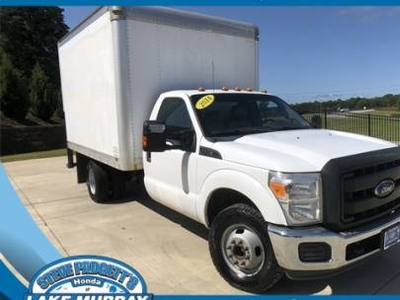 Ford Super Duty F-350 Chassis Cab 6.2L V-8 Gas