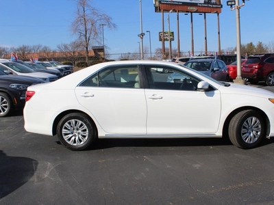2014 Toyota Camry L in Columbia, MO