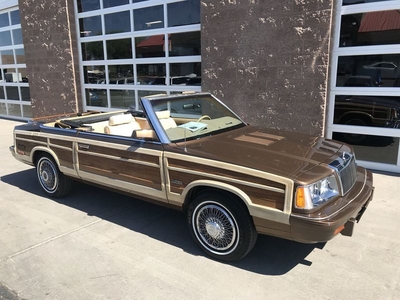 FOR SALE: 1986 Chrysler Lebaron Mark Cross Town and Country $24,980 USD