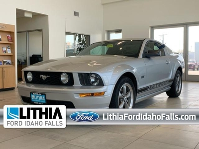2005 Ford Mustang GT Deluxe 2DR Fastback