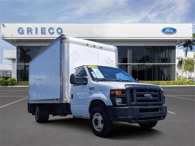 2014 Ford E-Series E-350 SD 2DR 176 In. WB DRW Cutaway Chassis