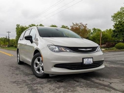 2017 Chrysler Pacifica for Sale in Co Bluffs, Iowa