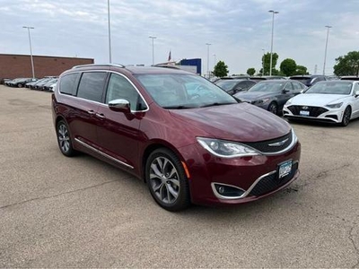 2017 Chrysler Pacifica for Sale in Co Bluffs, Iowa