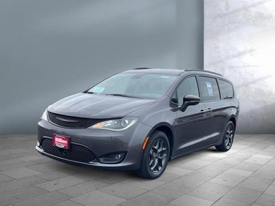 2019 Chrysler Pacifica for Sale in Saint Charles, Illinois