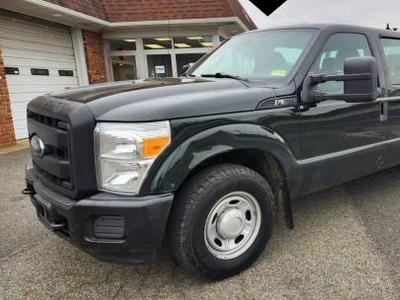 Ford Super Duty F-350 6.2L V-8 Gas