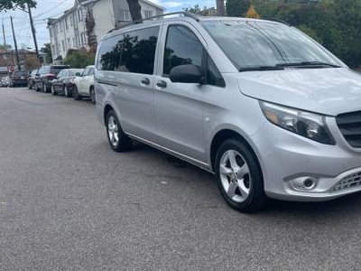 Mercedes-Benz Metris Passenger Van 2.0L Inline-4 Gas Turbocharged