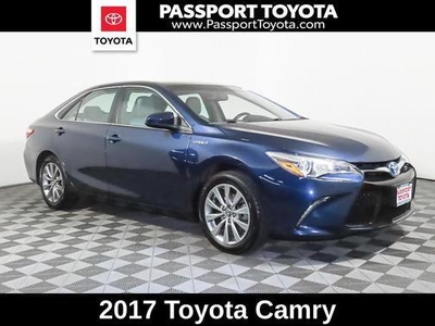 2017 Toyota Camry Hybrid for Sale in Chicago, Illinois