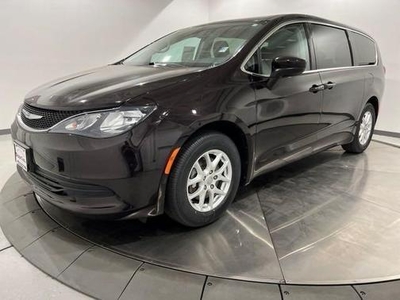 2017 Chrysler Pacifica for Sale in Co Bluffs, Iowa