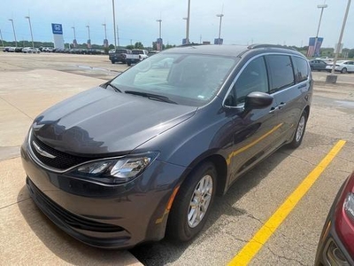 2020 Chrysler Voyager for Sale in Co Bluffs, Iowa