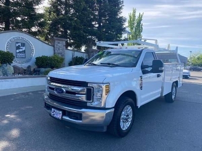 2018 Ford F-350 Chassis Cab for Sale in Chicago, Illinois