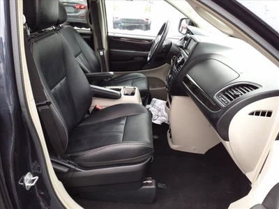 2014 Chrysler Town & Country Touring in Elma, NY