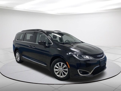 2017 Chrysler Pacifica in Plymouth, WI