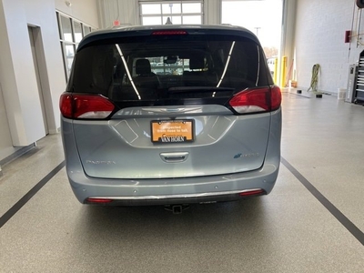 2017 Chrysler Pacifica Platinum in Plymouth, WI