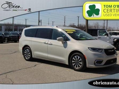 2021 Chrysler Pacifica for Sale in Northwoods, Illinois