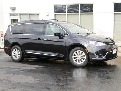 2017 Chrysler Pacifica for Sale in Northwoods, Illinois