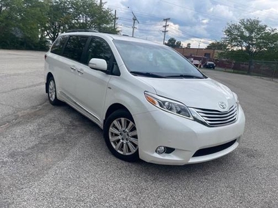 2017 Toyota Sienna for Sale in Northwoods, Illinois