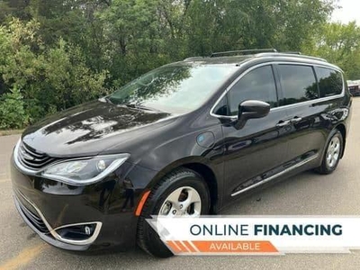 2018 Chrysler Pacifica Hybrid for Sale in Northwoods, Illinois
