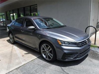 2018 Volkswagen Passat for Sale in Northwoods, Illinois